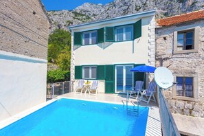 حمام سباحة