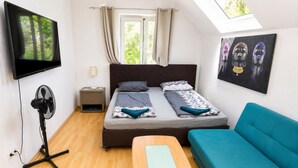 Unclassified image, 2 of 6, button - Private Villa Room for 4 | Garden Access (Vienna)