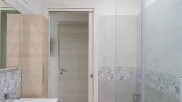 Comfort Double Room, Patio | Bathroom
