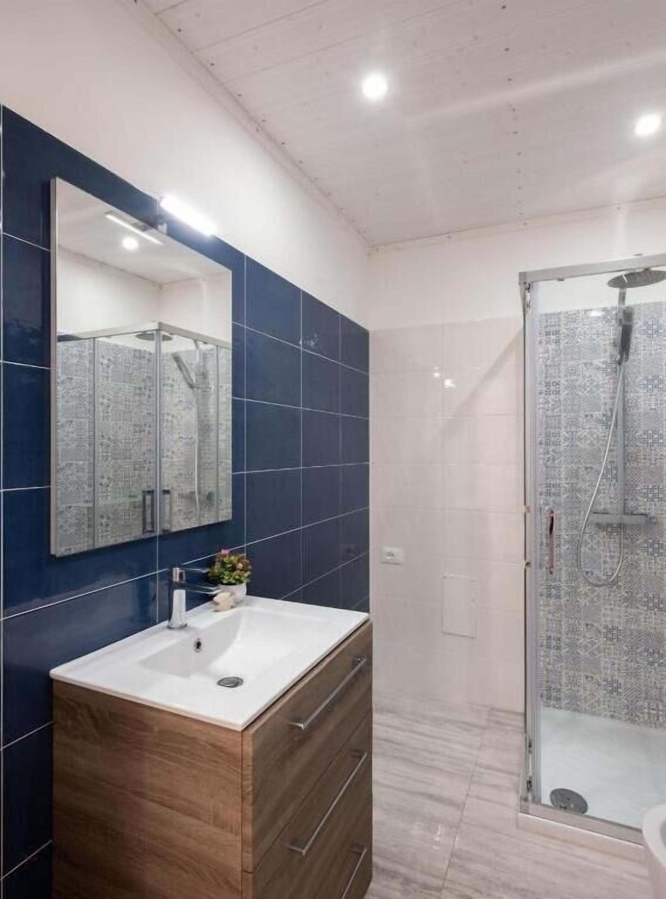 Habitación doble superior, balcón, vistas a la ciudad | Baño