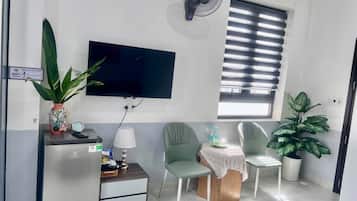 Habitación Deluxe con 1 cama doble o 2 individuales, balcón, vistas a la ciudad | Interior