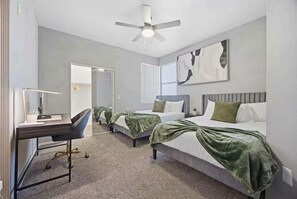 Room - Location • Pool • Lux Gym • Free Parking • Cozy Retreat • Fireplace (Phoenix)