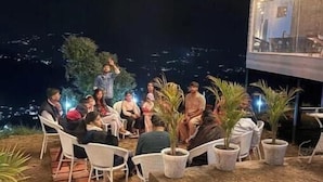 Outdoor dining - Wake up to breathtaking views of the Himalayas (Kanatal, Manjyar Gaon, Tehri Garhwal)