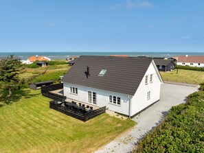 A two-story house with a covered patio and a view of the sea. - "Filine" - 100m from the sea by Interhome (Løkken)