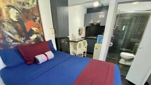 Room - Small Suite 7 (1.36 miles from the historic old town) (Guadalajara)