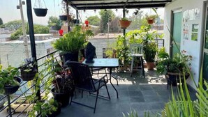 Outdoor dining - Small Suite 7 (1.36 miles from the historic old town) (Guadalajara)