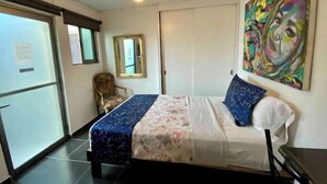 Room - Small Suite 8 (1.36 miles from the historic old town) (Guadalajara)