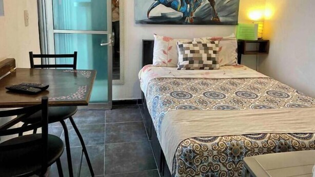 Room - 3-Bedroom + Kitchenette + Bathroom / 3 km from the Cathedral / 1 km from the Metro (Guadalajara)