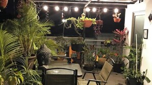 Outdoor dining - Small Suite 6 (1.36 miles from the historic old town), air conditioning. (Guadalajara)