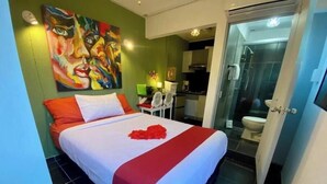 Room - Small Suite 6 (1.36 miles from the historic old town), air conditioning. (Guadalajara)