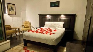 Room - Loft + Kitchen + Bathroom + Living Room / 3 km from the Cathedral / 1 km from the Metro (Guadalajara)