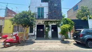 Exterior - Loft + Kitchen + Bathroom + Living Room / 3 km from the Cathedral / 1 km from the Metro (Guadalajara)