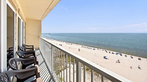 Unclassified image, 1 of 32, button - Beachfront condo w oversized balcony, pool & direct beach access (Gulf Shores)