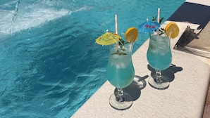 Outdoor pool - Luxury Blue Sky (Vir)