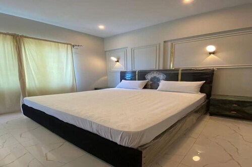 Bright 2-bedroom apartment with AC in Clifton Karachi