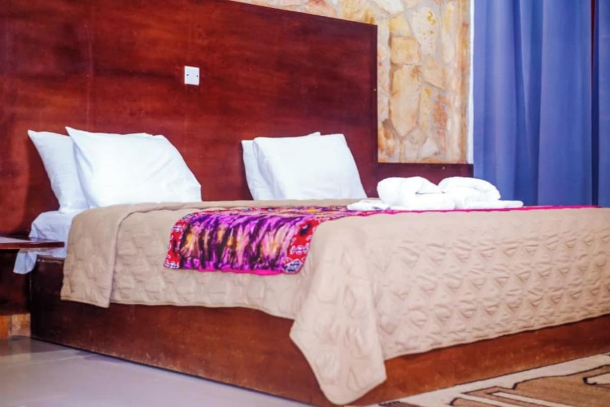 Habitación familiar doble, balcón | Escritorio, espacio para trabajar con un portátil, wifi gratis