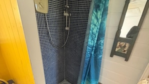 Bathroom - Hippy peace shack (Phillack)