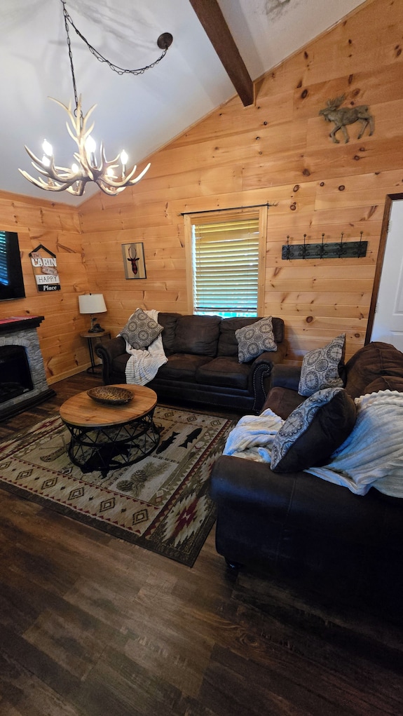 Your Home Away From Home 3 Bedrooms, 2 Bathrooms, 7 Minutes To Pigeon Forge - Pigeon Forge, TN