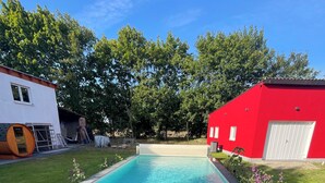 A rectangular swimming pool with a clear blue water surface, surrounded by a paved deck. - Ferienwohnung für 4 Personen in Plattenburg (Plattenburg)
