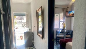 Room - 4 Bedrooms + Bathroom + Kitchen + Mini-Split AC / Close to Downtown / Metro (Guadalajara)