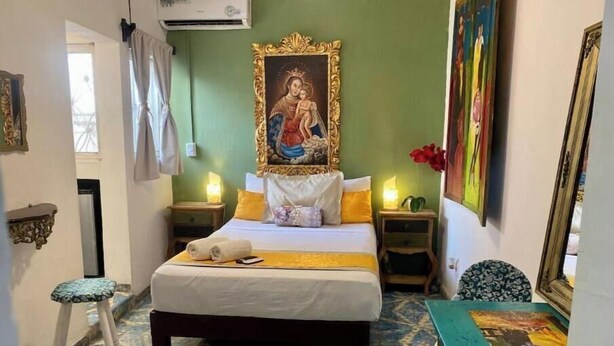 Room - 7 Bedrooms + Bathroom + Kitchen + Mini-Split AC / Close to Downtown / Metro (Guadalajara)