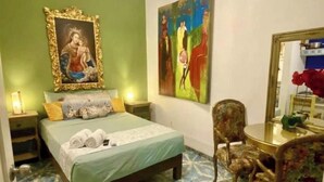 Room - 7 Bedrooms + Bathroom + Kitchen + Mini-Split AC / Close to Downtown / Metro (Guadalajara)
