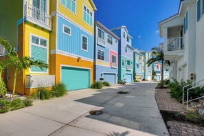 A row of colorful houses with a clear sky. - Cape Harbour Getaway! Fantastic View & Location (Cape Coral)