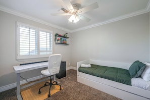 A bedroom with a desk, a bed, a ceiling fan, and a window with blinds. - Close to Hiking! Family-friendly Mesa Retreat (Mesa)