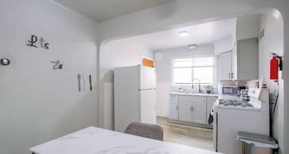 7 Mi to Downtown St Louis! Cozy Apartment