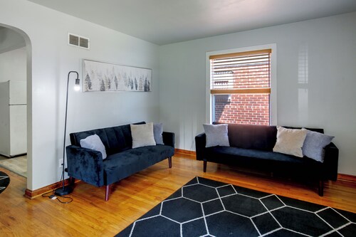 7 Mi to Downtown St Louis! Cozy Apartment