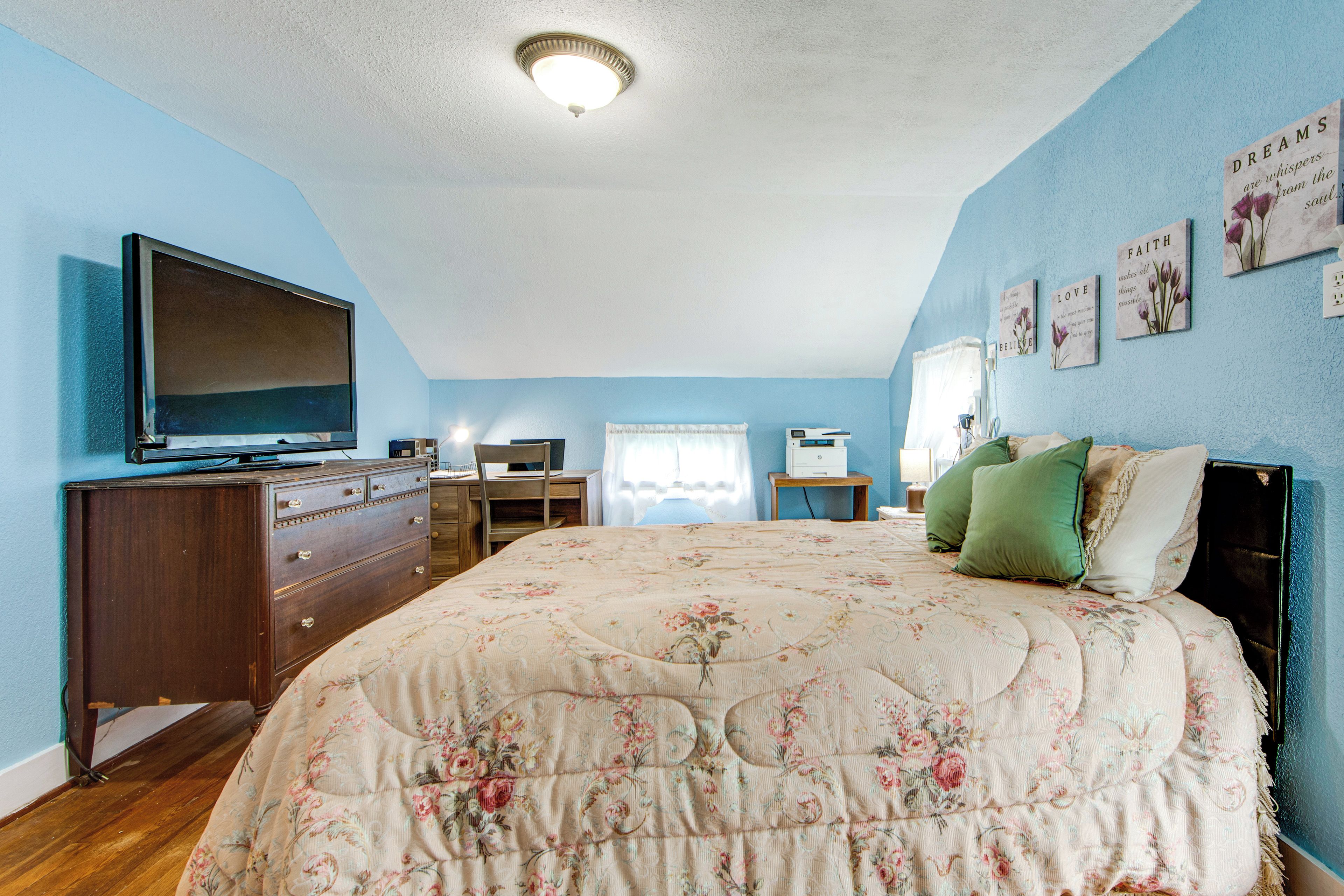 House (2 Bedrooms) | Interior