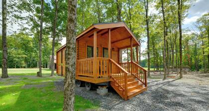 Cozy Couples Cabin w/ Trail Access in Oxford