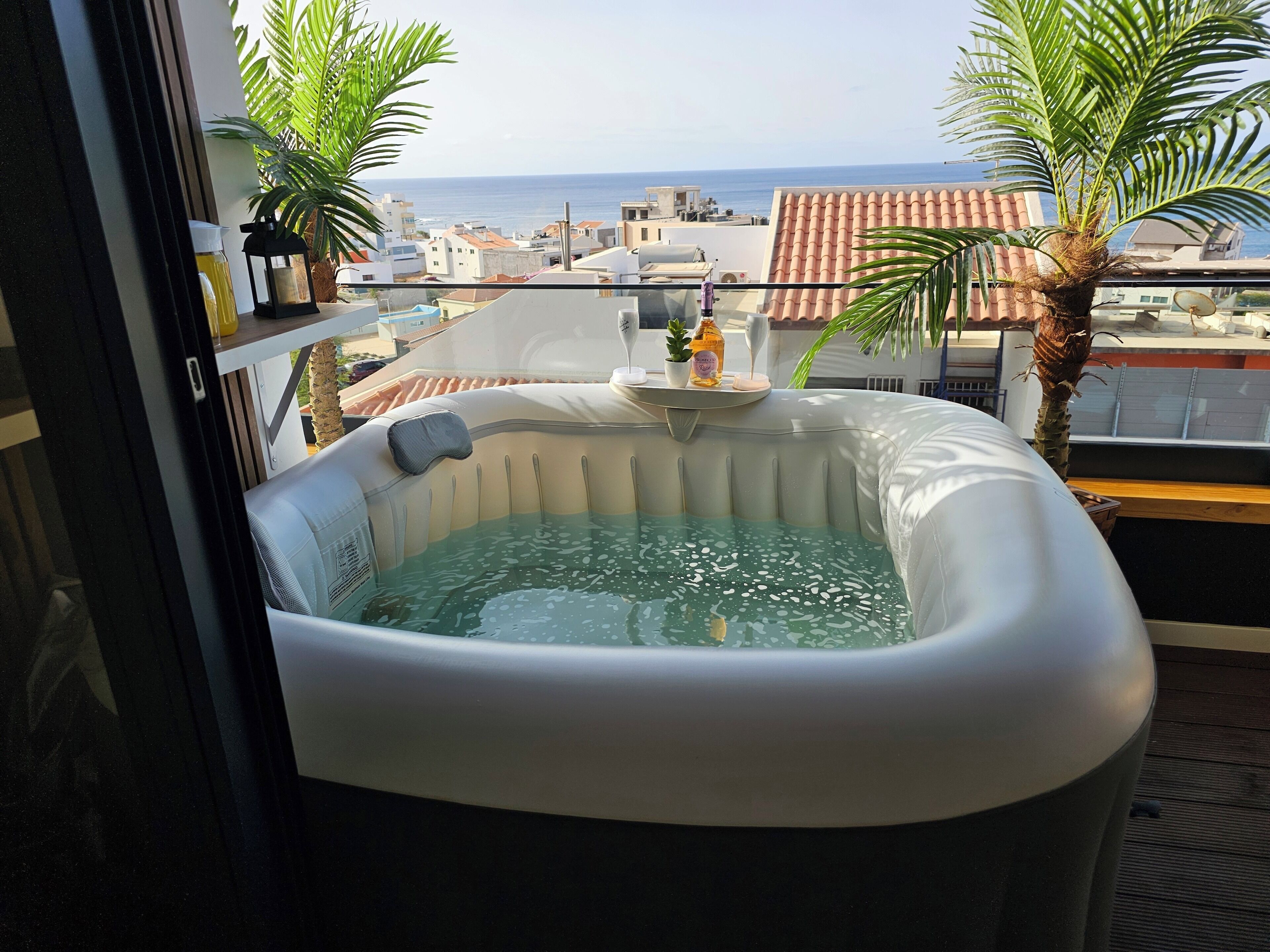 Outdoor spa tub