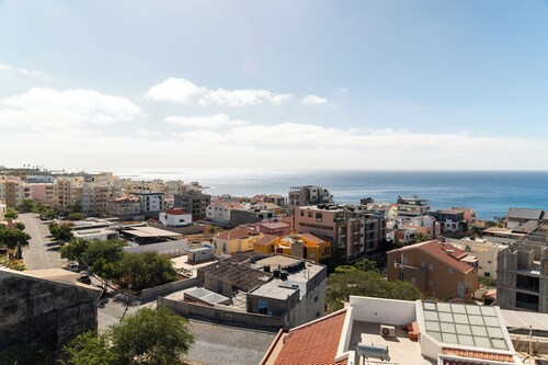 Dolce Waves – Luxury apartment with sea view, jacuzzi & modern design