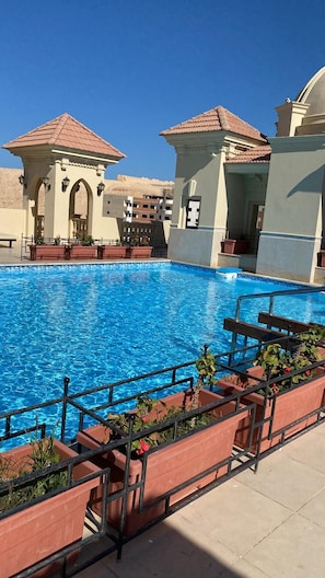 حمام سباحة