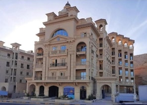 المنشأة من الخارج