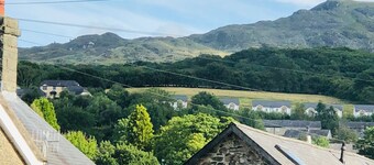 Tranquil Dolgellau Cottage Retreat