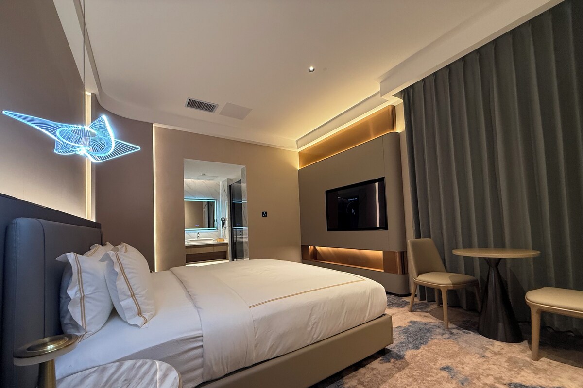 In-room safe, blackout drapes, soundproofing, WiFi (free)