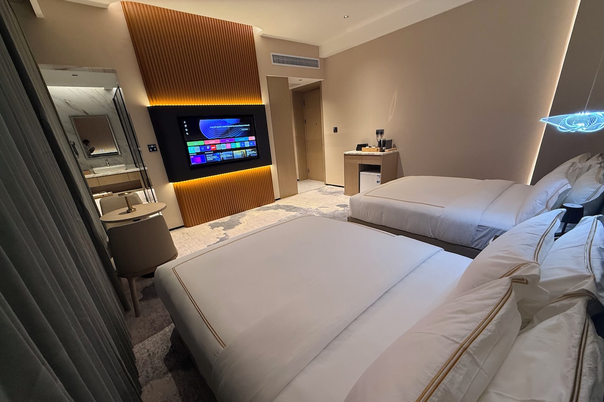 In-room safe, blackout drapes, soundproofing, WiFi (free)