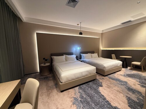 Oris Signature Hotel