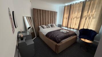 3 bedrooms, WiFi (free), bed sheets