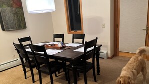 Dining - Warm and inviting condo 5 mins to Mt Snow-Dog friendly, 2 fireplaces, Great wifi (Wilmington)