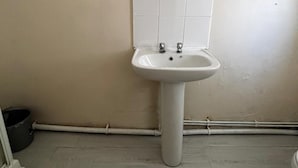 Bañera y ducha independientes, bañera profunda