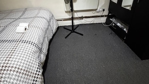 1 bedroom, free WiFi - Aston 1-bed Apartment, Sleeps 2 Near Shops (Birmingham)