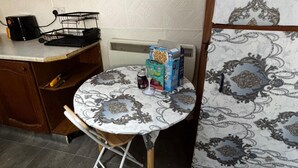 Dining - Aston 1-bed Apartment, Sleeps 2 Near Shops (Birmingham)