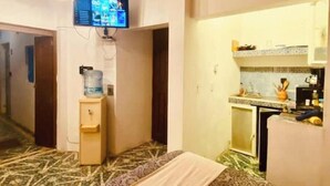 Room - 3 Bedrooms + Bathroom + Kitchen + Mini-Split Air Conditioner / Close to Downtown / Subway (Guadalajara)