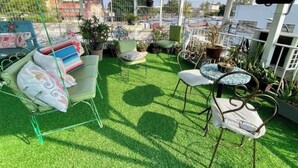 Outdoor dining - 3 Bedrooms + Bathroom + Kitchen + Mini-Split Air Conditioner / Close to Downtown / Subway (Guadalajara)