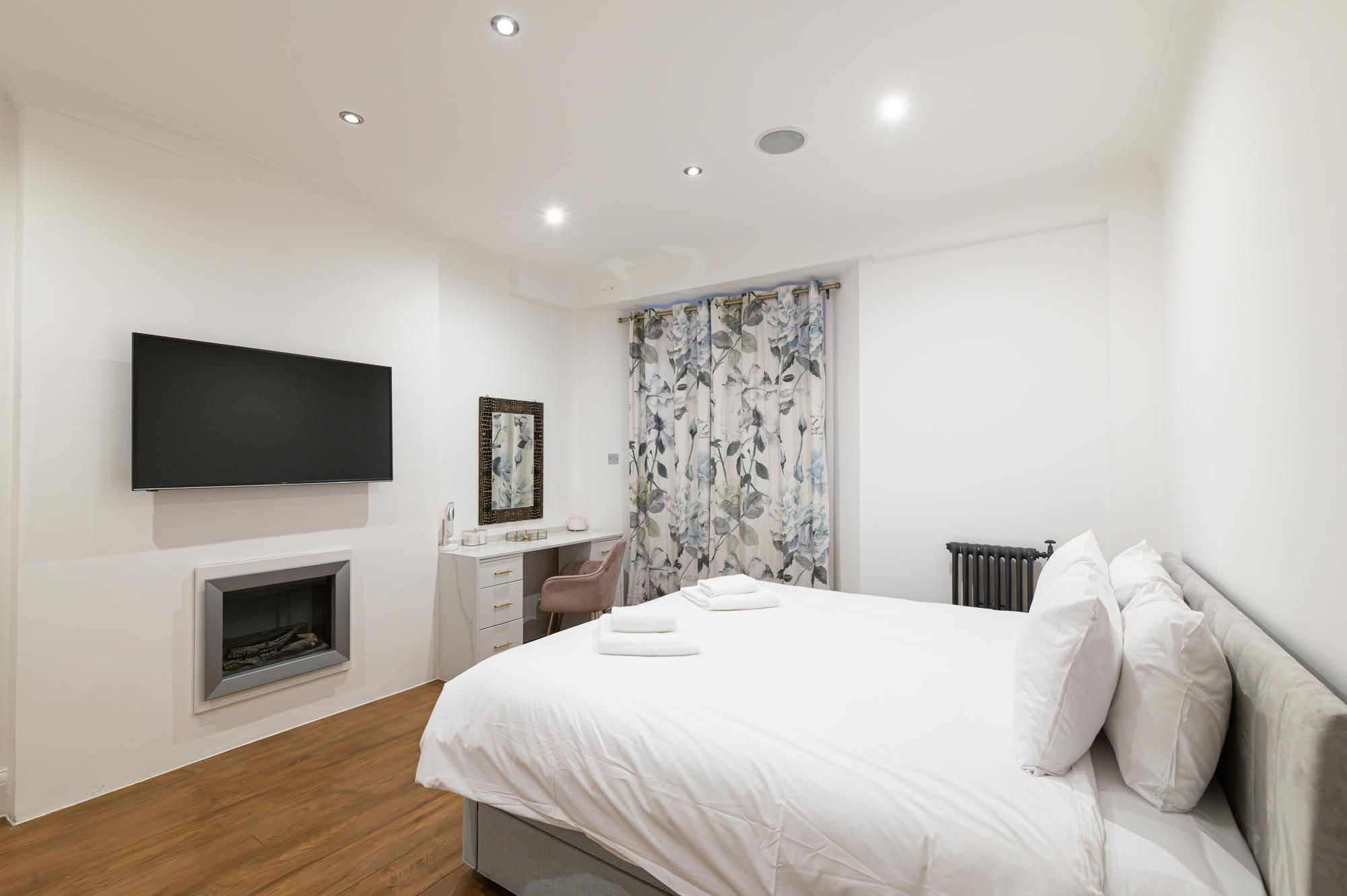 Iron/ironing board, WiFi (free), bed sheets