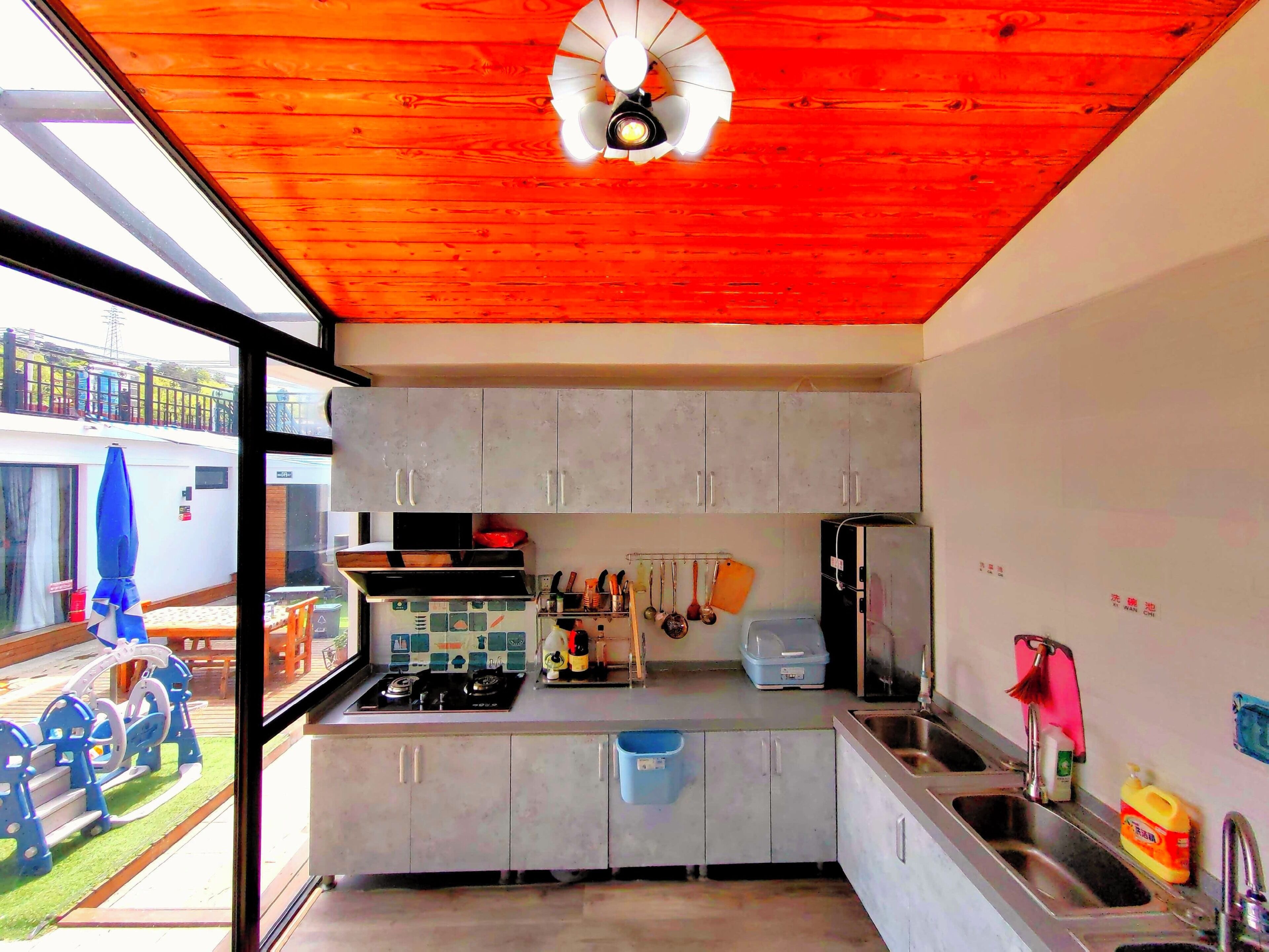 Full-sized fridge, microwave, stovetop, dishwasher