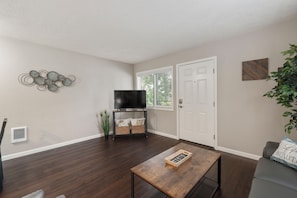 Living Room | Wifi | SmartTV - Extended Stay Apt #12 • 1 BD-Full Kitchen • Downtown McMinnville (McMinnville)